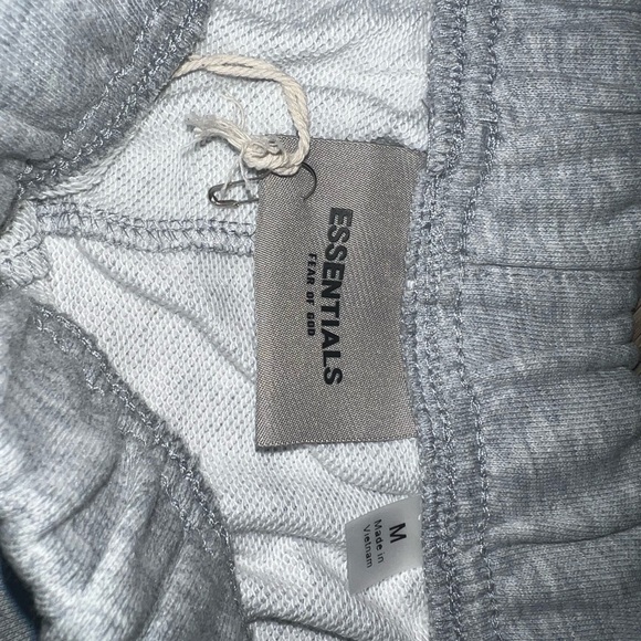 *SEND BEST OFFER* Essentials Fear Of God shorts Size large - Picture 4 of 6